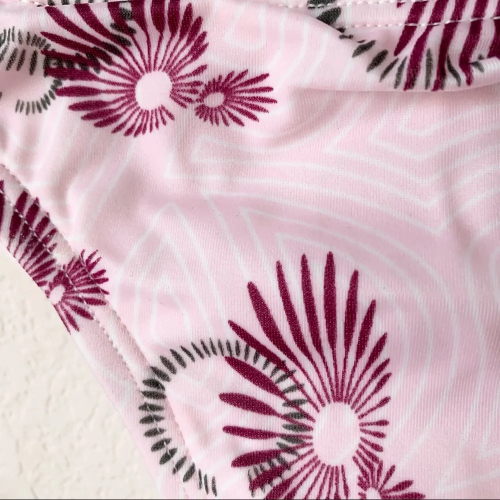 NWOT Oakley bikini bottoms